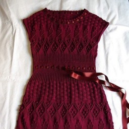 Платье спицами "Дикая вишня"