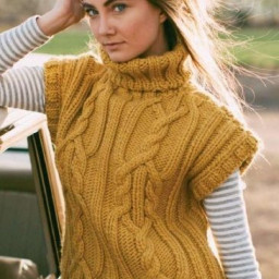 Безрукавка с аранами и воротником