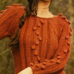 ​Пуловер-реглан с шишечками спицами