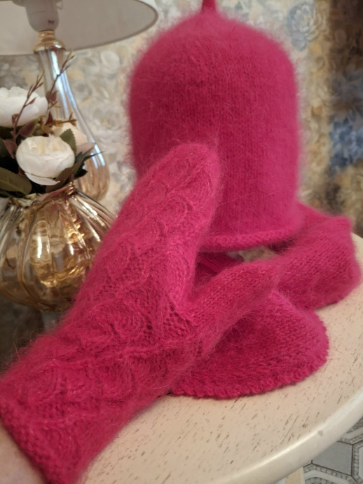 Очаровательный теплый комплект спицами Очаровательный теплый комплект спицами