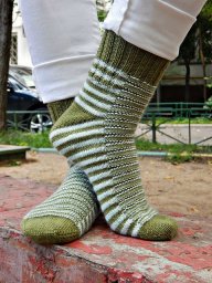 "Гусеница” – полосатые носки от мыска с клином подъема стопы