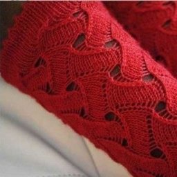 Красивый узор для гольфов, связанных спицами