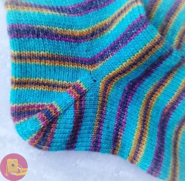 Вяжем носочки из G&Alpha;ZZ&Alpha;L H&Alpha;&Rho;&Rho;Y FEE&Tau;