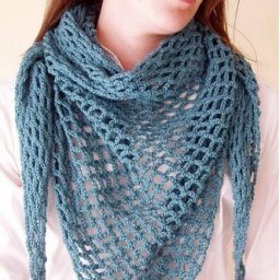 Простая ажурная шаль крючком