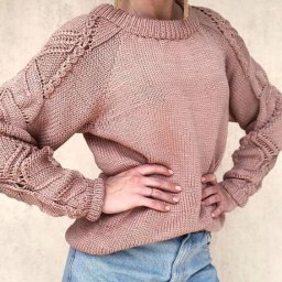 Пуловер с узорами на рукавах