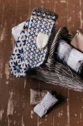 ​Варежки, связанные спицами в технике жаккард: идеальный аксессуар для зимы 2025-2026!