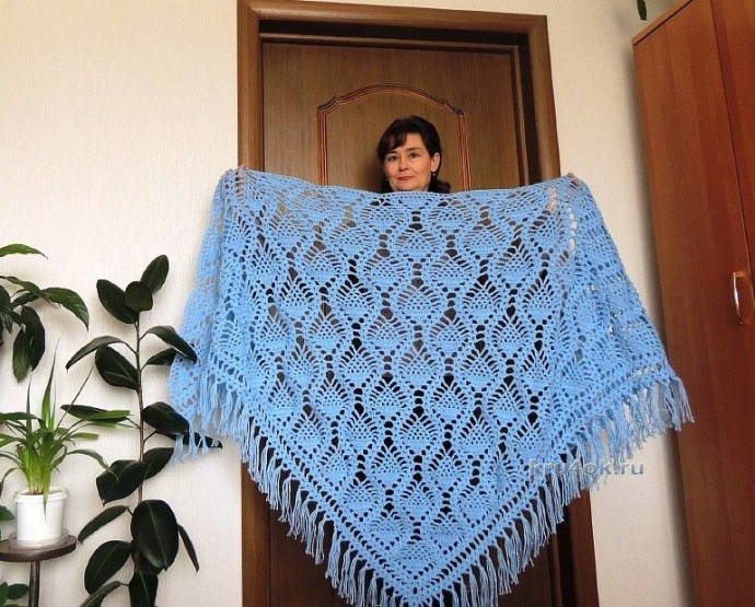 Вязаная крючком шаль