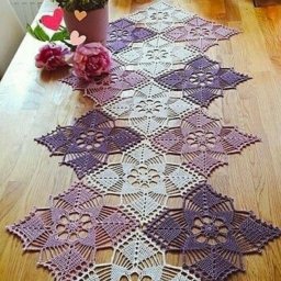 Дорожка из разноцветных мотивов крючком