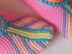 Следки спицами платочной вязкой