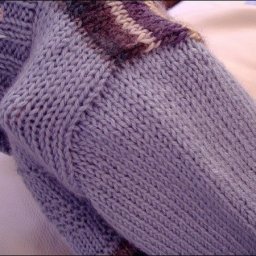 Вяжем рукав, связанный от проймы сверху вниз