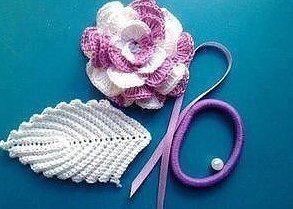 Вязаный цветок (аппликация или мотив для одежды)