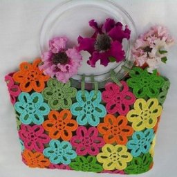 Милая сумочка из цветочных мотивов