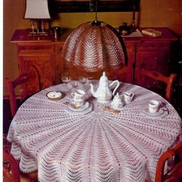 Роскошная круглая скатерть спицами