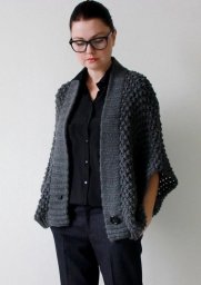 Жакет с цельновязанным рукавом спицами узором "шиповник"