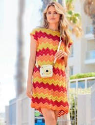 Яркое платье с зубчатым узором