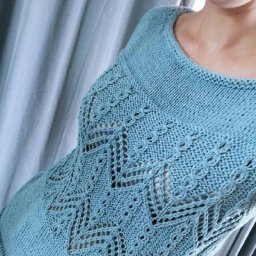 Нежный топ спицами