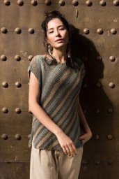 Летний топ спицами в полоску по диагонали