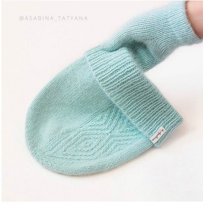 Шапка "Джамбия" – мягкость и нежность мятного оттенка