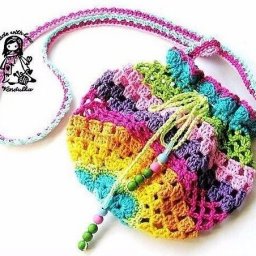 Яркая сумочка на лето