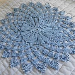 Очаровательная салфетка крючком