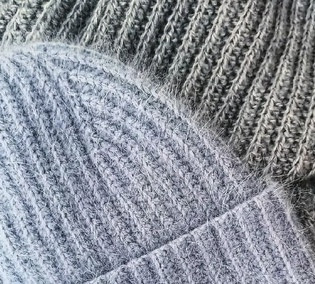 Описание шапки крючком "2 клина"