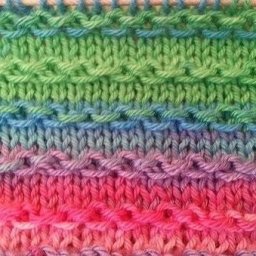 Симпатичный узор спицами