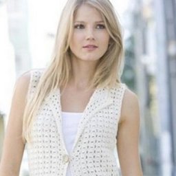 Легкий удлиненный жилет на лето