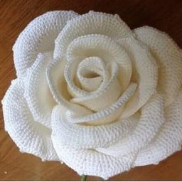 Роза, связанная крючком