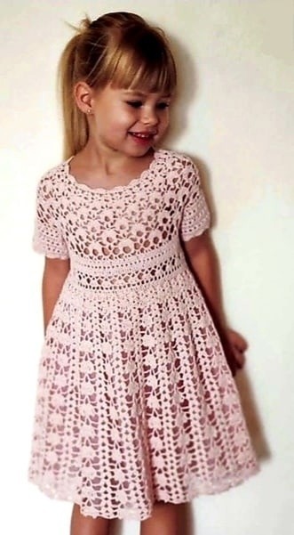Вяжем детям: розовое платье крючком