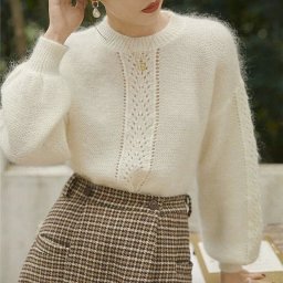 Спицами: джемпер с ажурной отделочной полосой по центру переда и рукавов