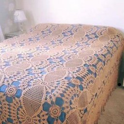 Вяжем ажурное покрывало крючком