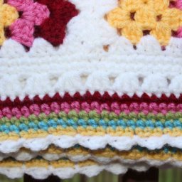 Яркий плед из простого мотива