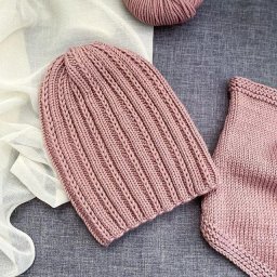 Шапочка спицами на ОГ 54-56см