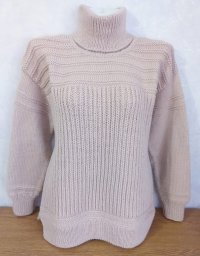 Лаконичный свитер спицами