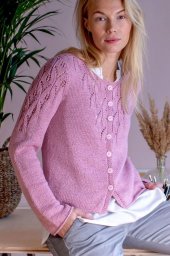 Розовый жакет с ажурной кокеткой