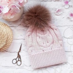 Шапочка спицами, простой, но красивый узор