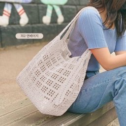 Красивая сумка крючком, связанная узором "квадраты"