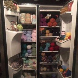 Чтоб холодильник не мерз!))