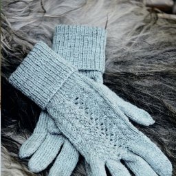 Красивые вязаные перчатки