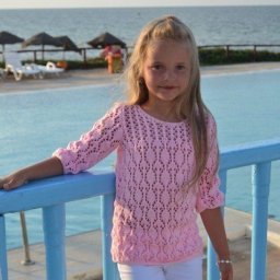 Нежный детский пуловер