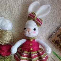 Вязаная зайка Розита