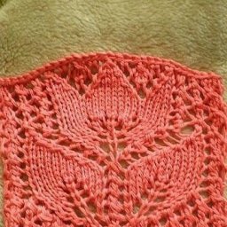 Цветочный узор спицами