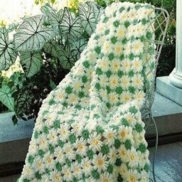 Плед из простых, но красивых ромашек