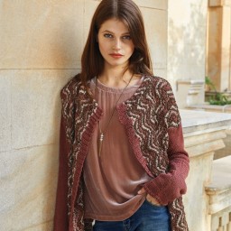 Стильный кардиган с вертикальным  узором