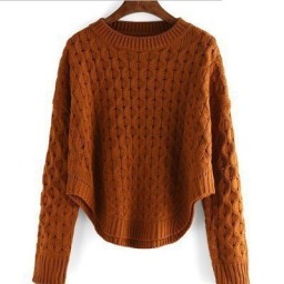 Свободный джемпер с изогнутым краем