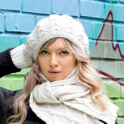 ​Берет и шарф с косами