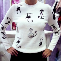 Свитер с кошечками, вяжем спицами