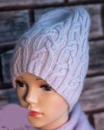 Вдохновляющий образ для весны-осени 2024: модная шапка спицами!