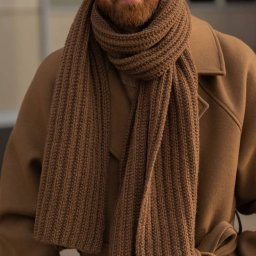 Шарф, связанный ложным патентным узором спицами