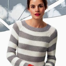 Стильный полосатый свитерок для женщины